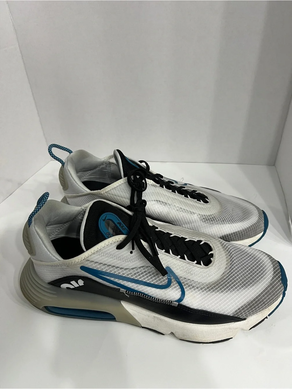 Nike Men's White and Blue Low-Top Athletic Sneakers - Nike AirMax 2090